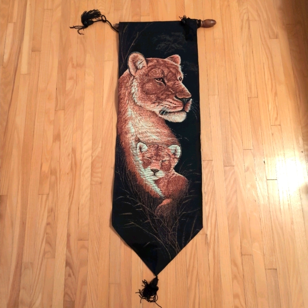💖2/$25💖 Gajmoti of Canada Lion with Cub Wall Scroll Tapestry